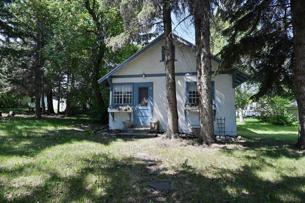 Photo of 4738 50 Street E, Sylvan Lake, AB T4S 1G8 (MLS # A2251325)