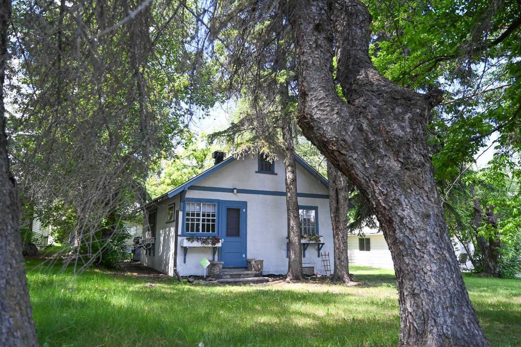 Photo of 4738 50 Street E, Sylvan Lake, AB T4S 1G8 (MLS # A2251325)