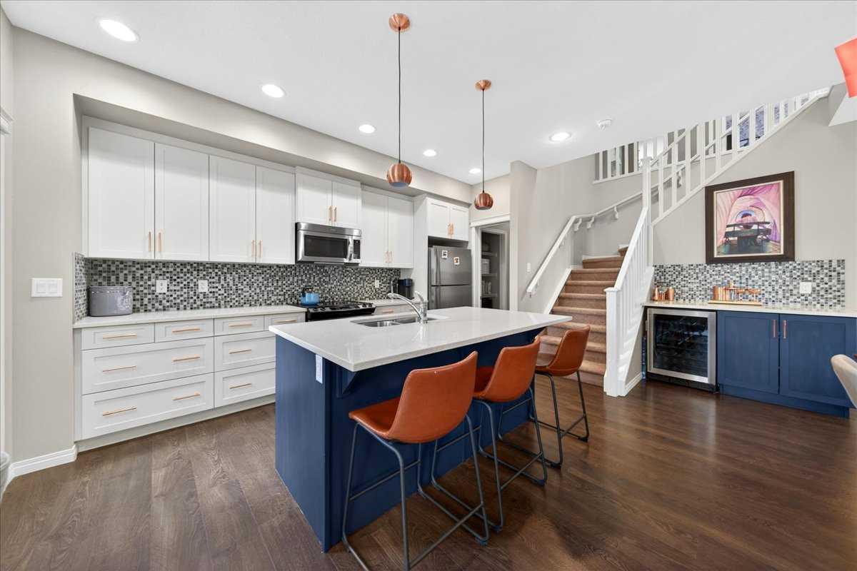 36 Mahogany Row SE