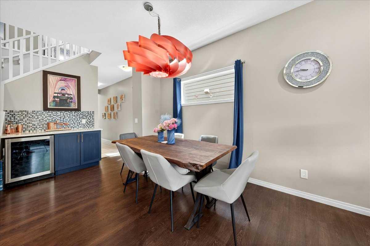 36 Mahogany Row SE