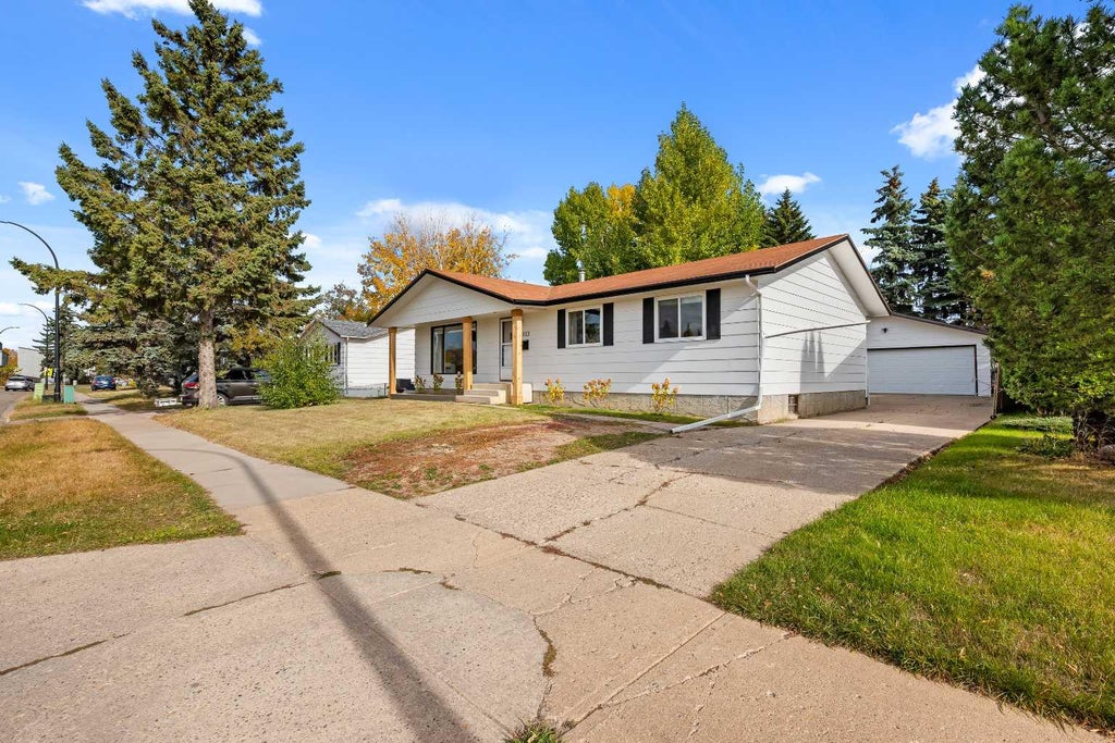 Photo of 3113 47 Avenue, Lloydminster, SK S9V 1E8 (MLS # A2351376)