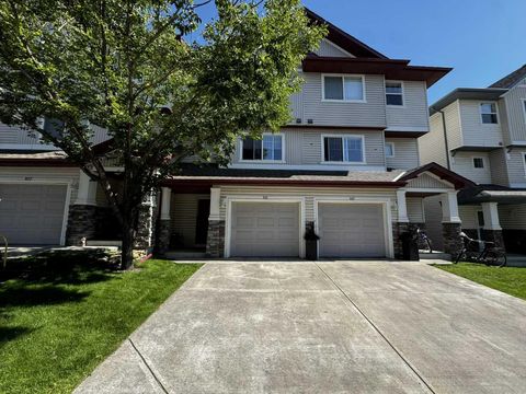 111 Hidden Creek Cove NW Calgary AB T3A 6L8