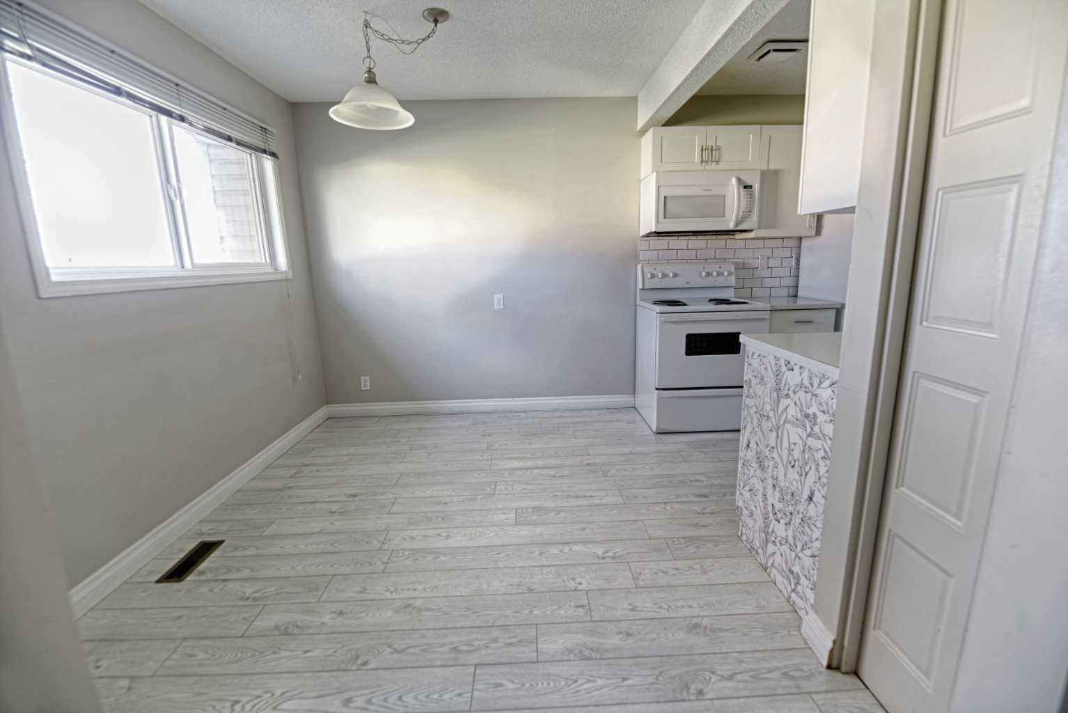 55 Lemoyne Crescent W 6