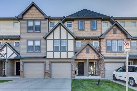 Photo of 44 Everridge Common SW, Calgary, AB T2Y 5G9 (MLS # A2260986)