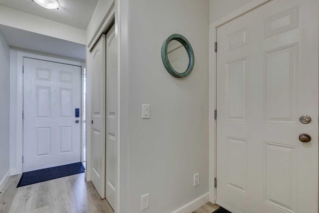 Photo of 44 Everridge Common SW, Calgary, AB T2Y 5G9 (MLS # A2260986)