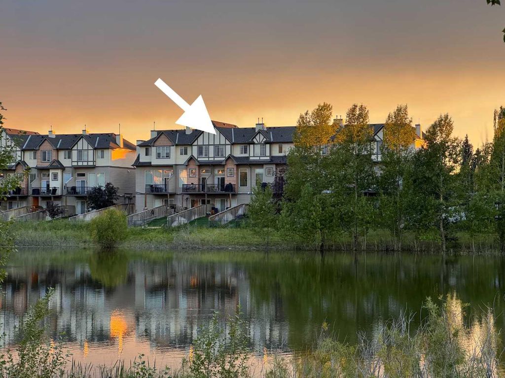 Photo of 44 Everridge Common SW, Calgary, AB T2Y 5G9 (MLS # A2260986)
