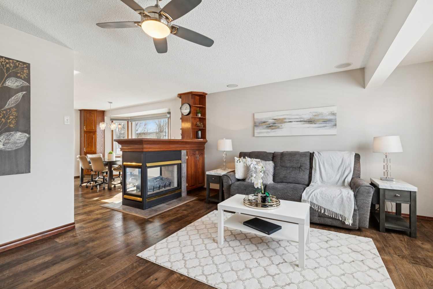 406 Queensland Place SE