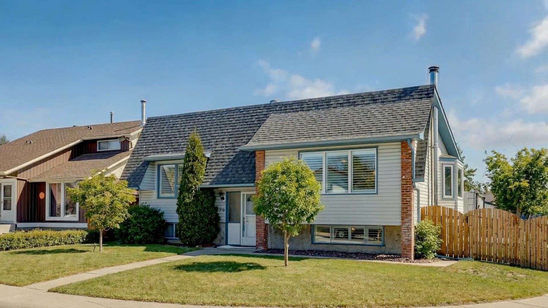 406 Queensland Place SE