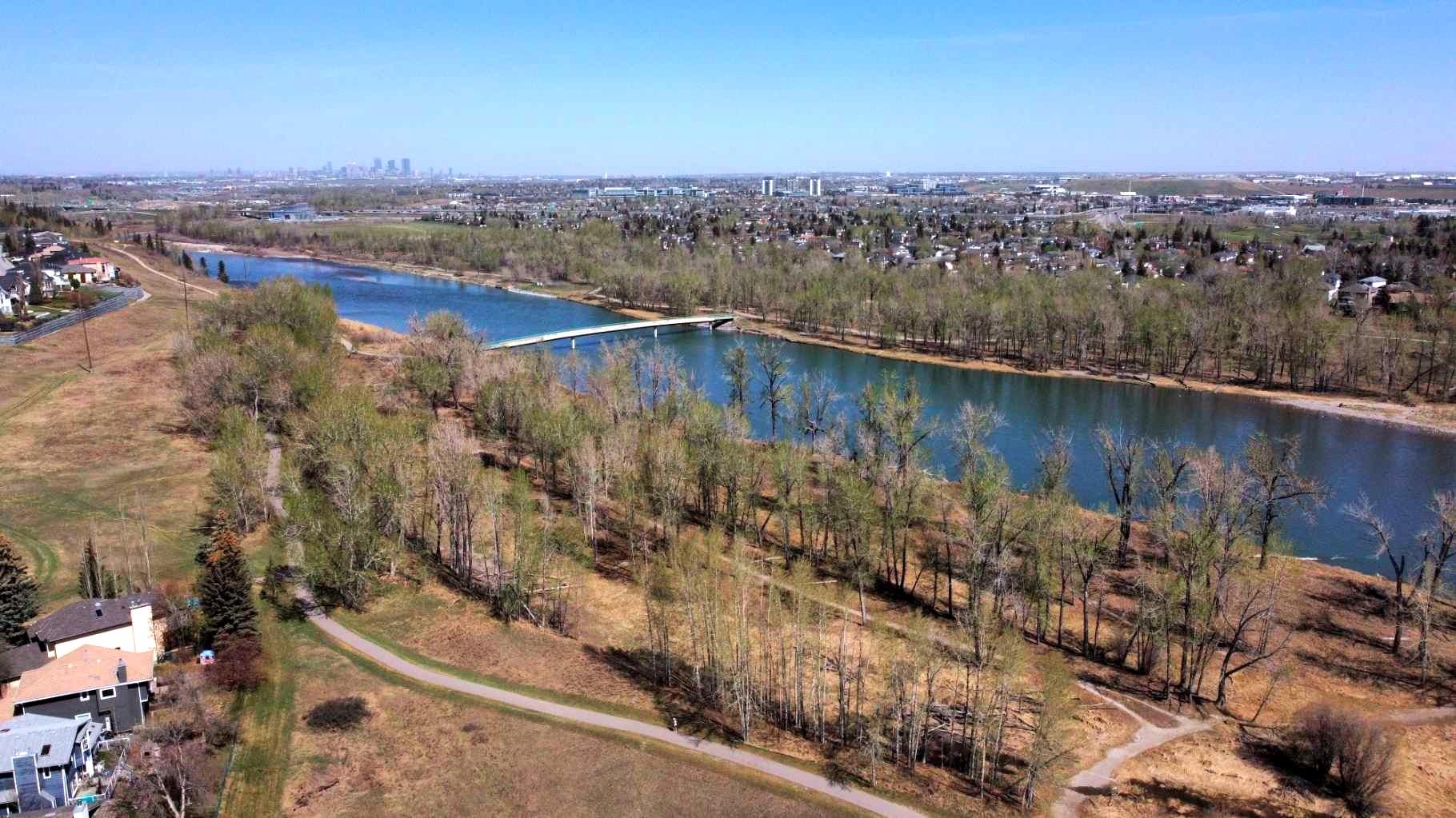 406 Queensland Place SE