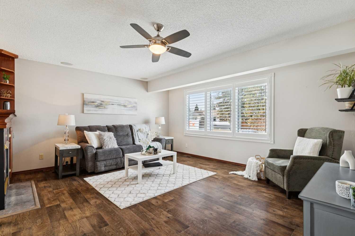 406 Queensland Place SE