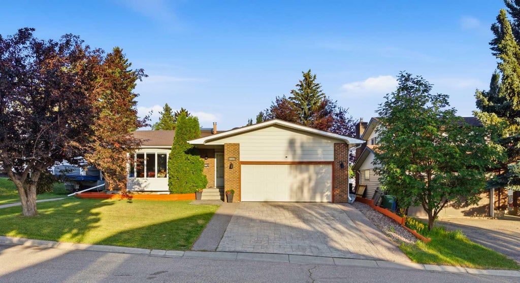 Photo of 6016 Dalcastle Crescent NW, Calgary, AB T3A 1S4 (MLS # A2340371)