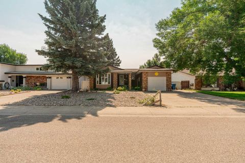 Photo of 42 Honeysuckle Road N, Lethbridge, AB T1H 4J9 (MLS # A2331651)