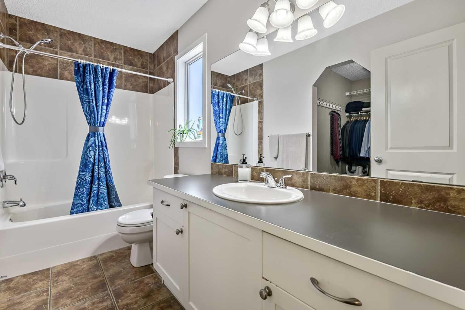 87 ELGIN Drive SE