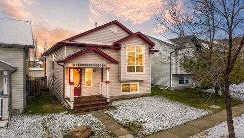 Photo of 55 Wildrose Drive, Sylvan Lake, AB T4S 2K8 (MLS # A2354534)