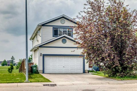 Photo of 7230 Laguna Way NE, Calgary, AB T1Y 7B9 (MLS # A2325299)