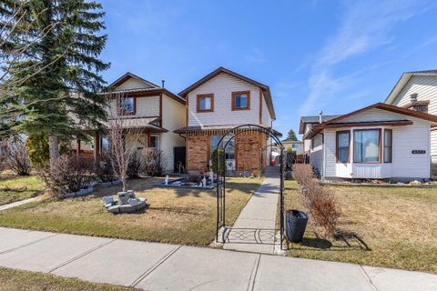 Photo of 4811 60 Street NE, Calgary, AB T1Y 5B8 (MLS # A2304489)