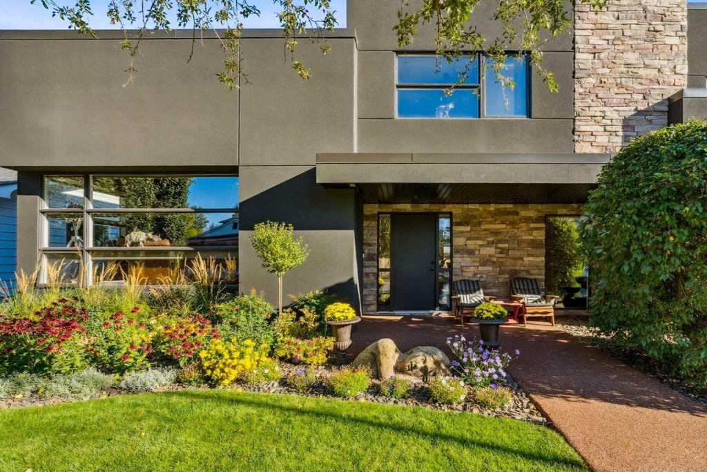 Photo of 640 Willoughby Crescent SE, Calgary, AB T2J 2A1 (MLS # A2347219)