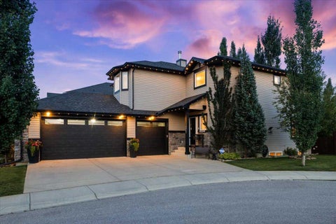 Photo of 122 Royal Birkdale Crescent NW, Calgary, AB T3G 5R5 (MLS # A2338332)