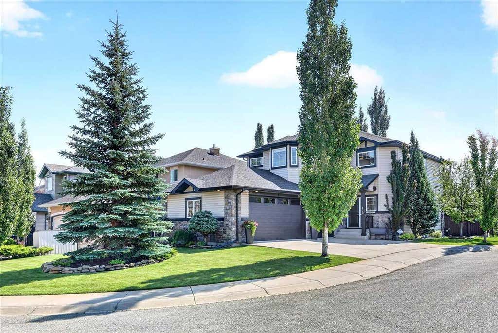 Photo of 122 Royal Birkdale Crescent NW, Calgary, AB T3G 5R5 (MLS # A2338332)