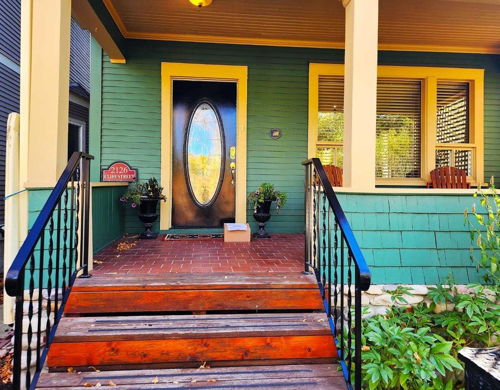 Photo of 2126 Cliff Street SW, Calgary, AB T2S 2G3 (MLS # A2282237)