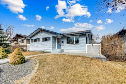 146 Springwood Drive SW Calgary AB T2W 0K5