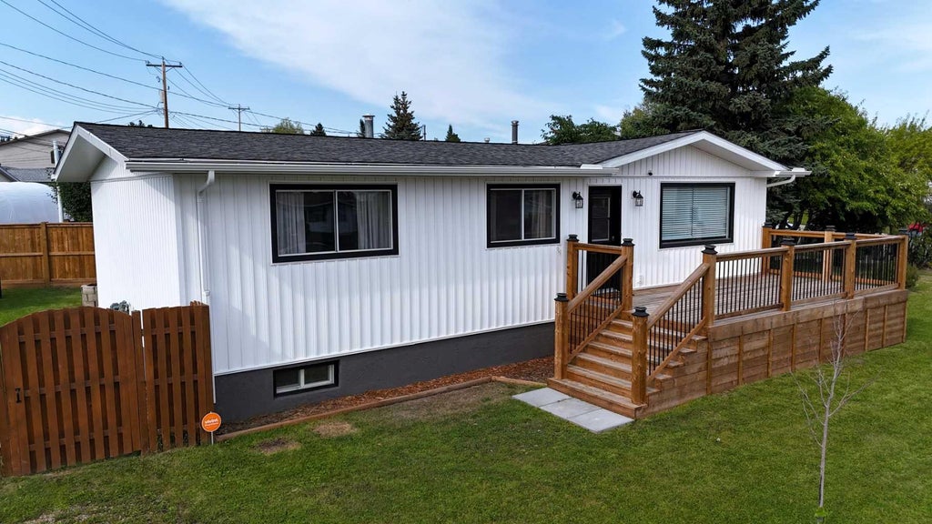 Photo of 1102 55 Street, Edson, AB T7E 1J7 (MLS # A2340781)