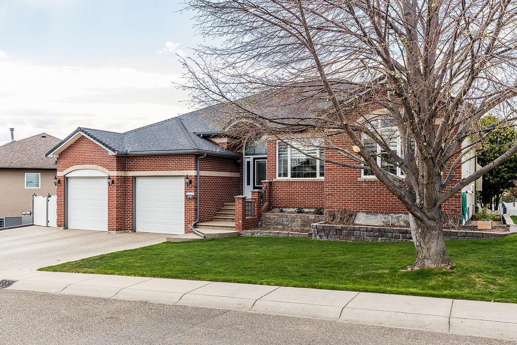 Photo of 119 Perry Crescent NE, Medicine Hat, AB T1C 1X2 (MLS # A2310399)