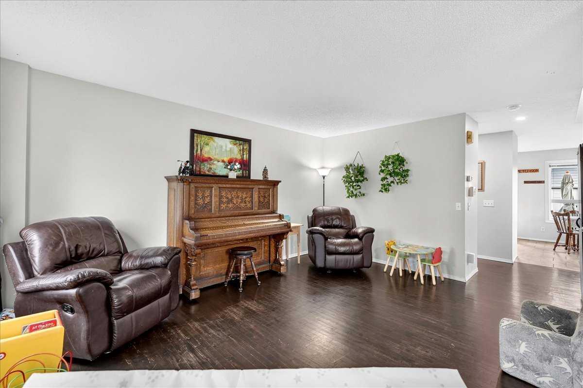 39 Bridlewood Avenue SW