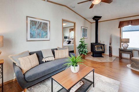 6724 17 Avenue SE 6 Calgary AB T2A 0W5