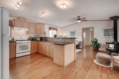 6724 17 Avenue SE 6 Calgary AB T2A 0W5