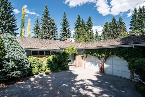 Photo of 6720 Leaside Drive S, Calgary, AB T3E 6H5 (MLS # A2316349)