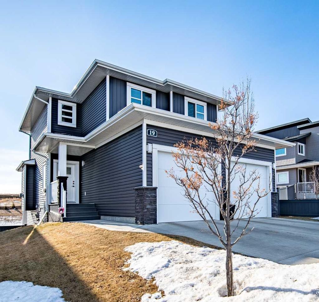 Photo of 19 Vanveller Way, Sylvan Lake, AB T4S 0M4 (MLS # A2291138)