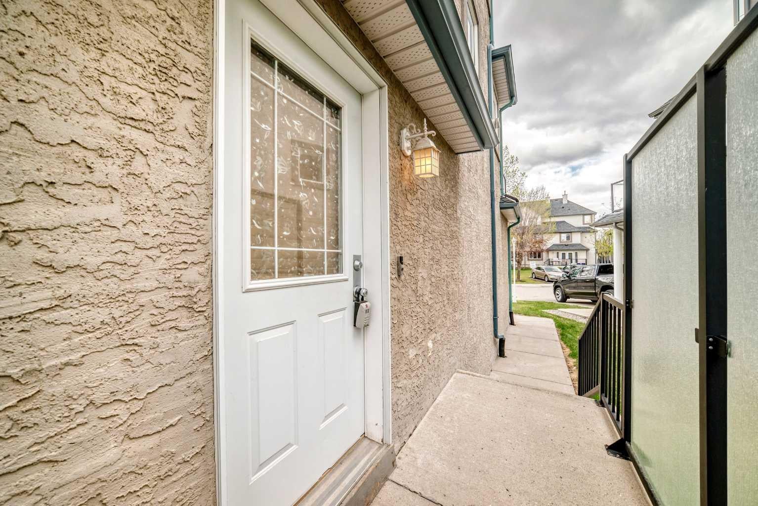 156 Simcoe Place SW