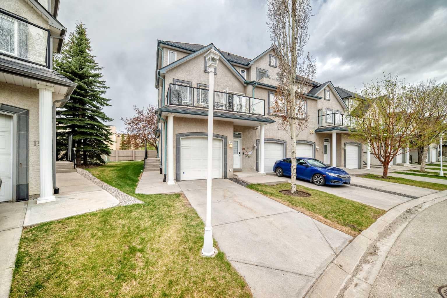 156 Simcoe Place SW