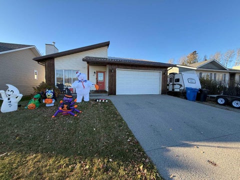 Photo of 429 Collinge Road, Hinton, AB T7V 1L1 (MLS # A2327817)