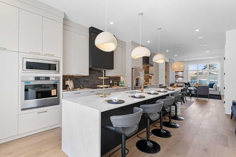 2419 26 Street SW Calgary AB T3E 2A6