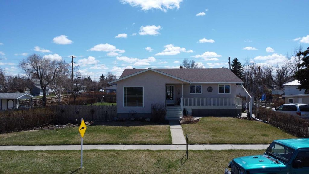 Photo of 217 &amp; 219 7 Avenue E, Hanna, AB T0J 1P0 (MLS # A2308610)
