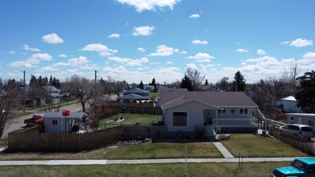 Photo of 217 &amp; 219 7 Avenue E, Hanna, AB T0J 1P0 (MLS # A2308610)