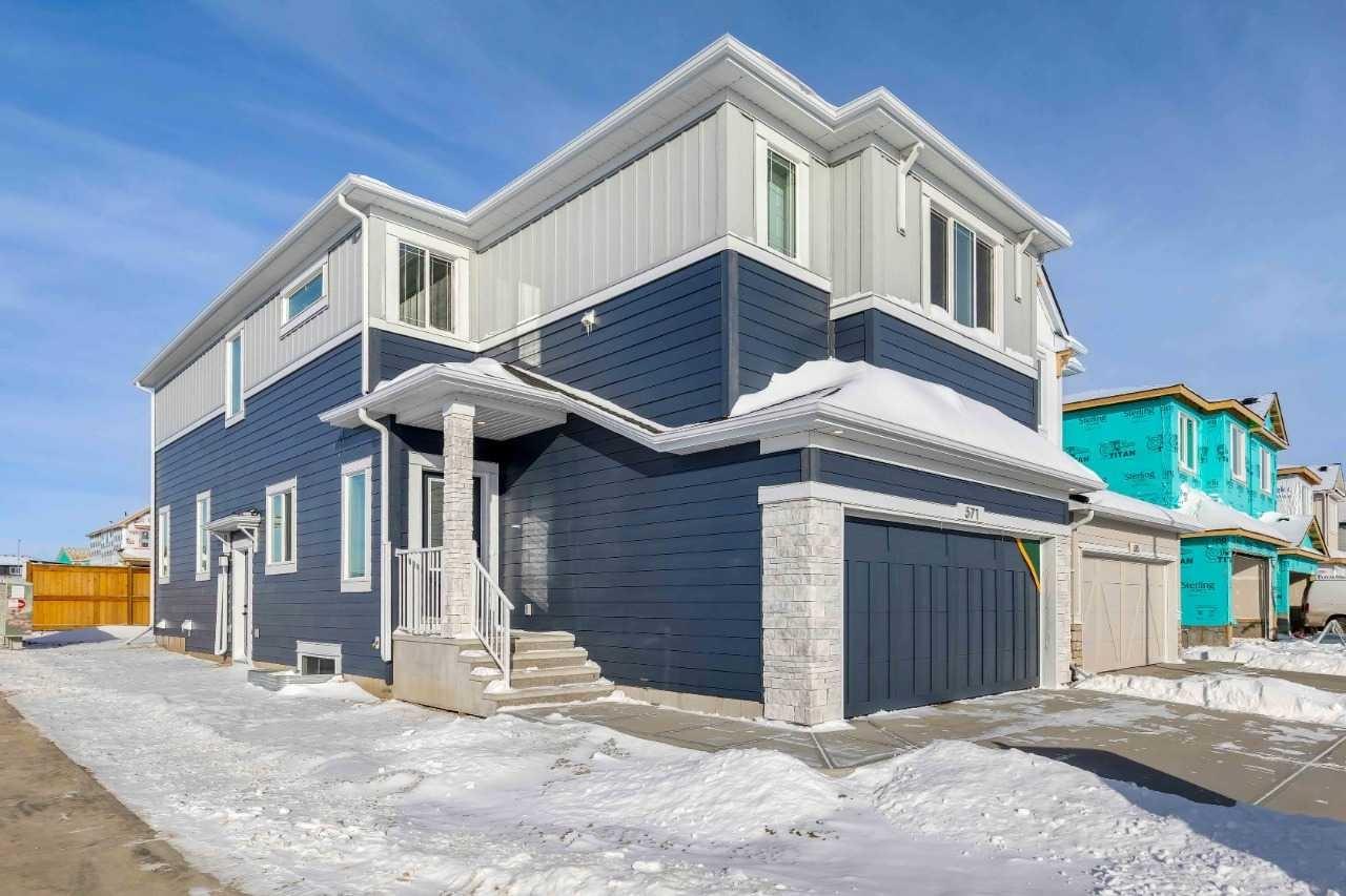 571 Buffaloberry Manor SE