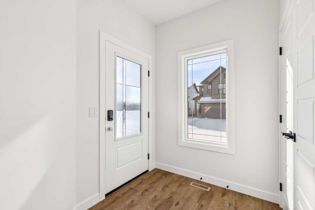 571 Buffaloberry Manor SE