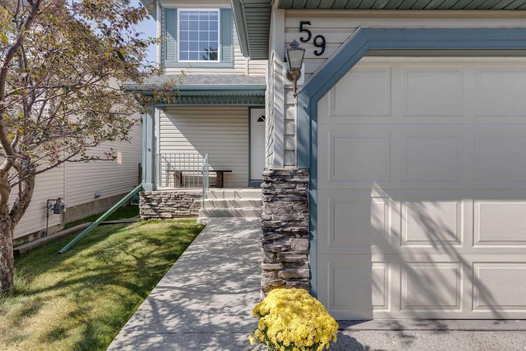 Photo of 59 Tuscarora Crescent NW, Calgary, AB T3L 2G3 (MLS # A2292614)