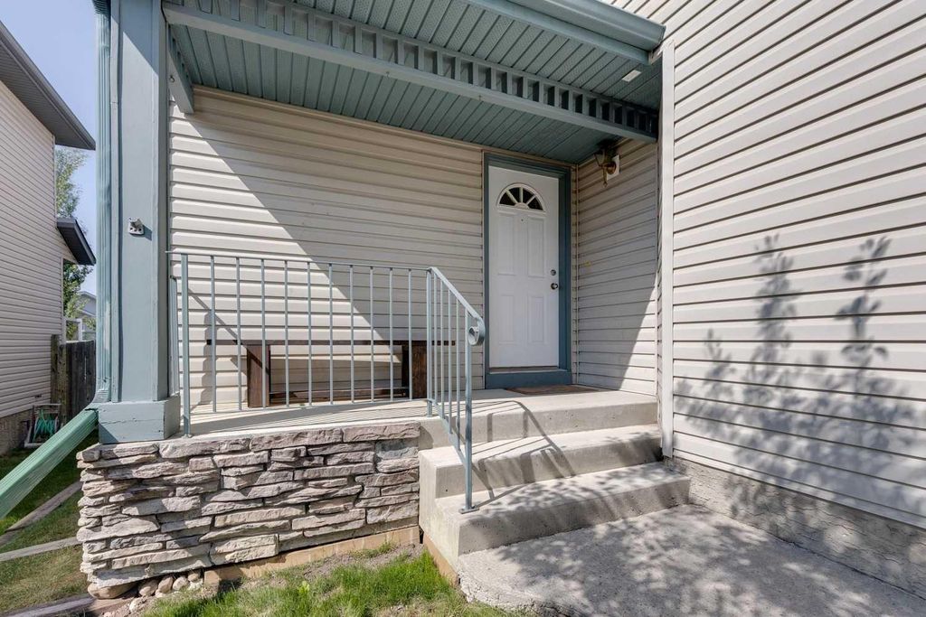 Photo of 59 Tuscarora Crescent NW, Calgary, AB T3L 2G3 (MLS # A2292614)