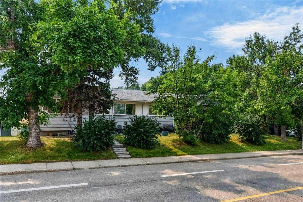 Photo of 1907 14 Avenue NE, Calgary, AB T2E 1G8 (MLS # A2332386)