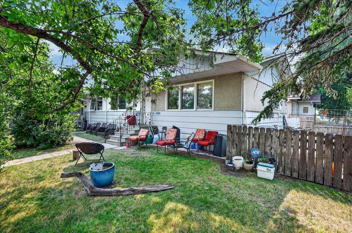 1907 14 Avenue NE
