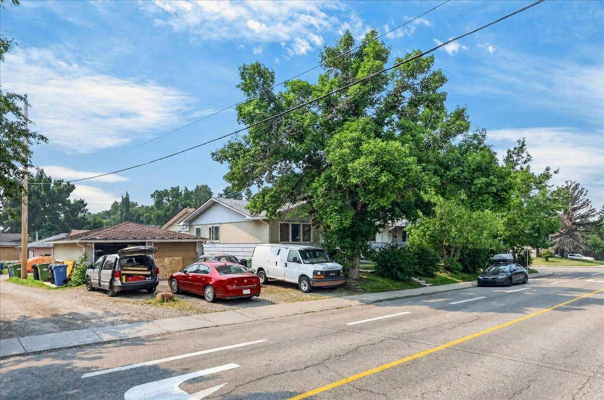 1907 14 Avenue NE