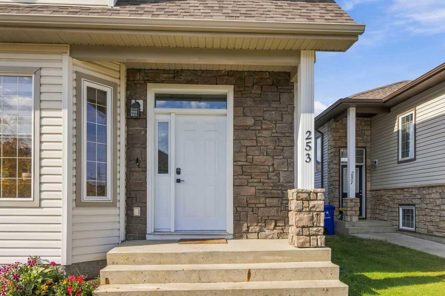 253 Grosbeak Way