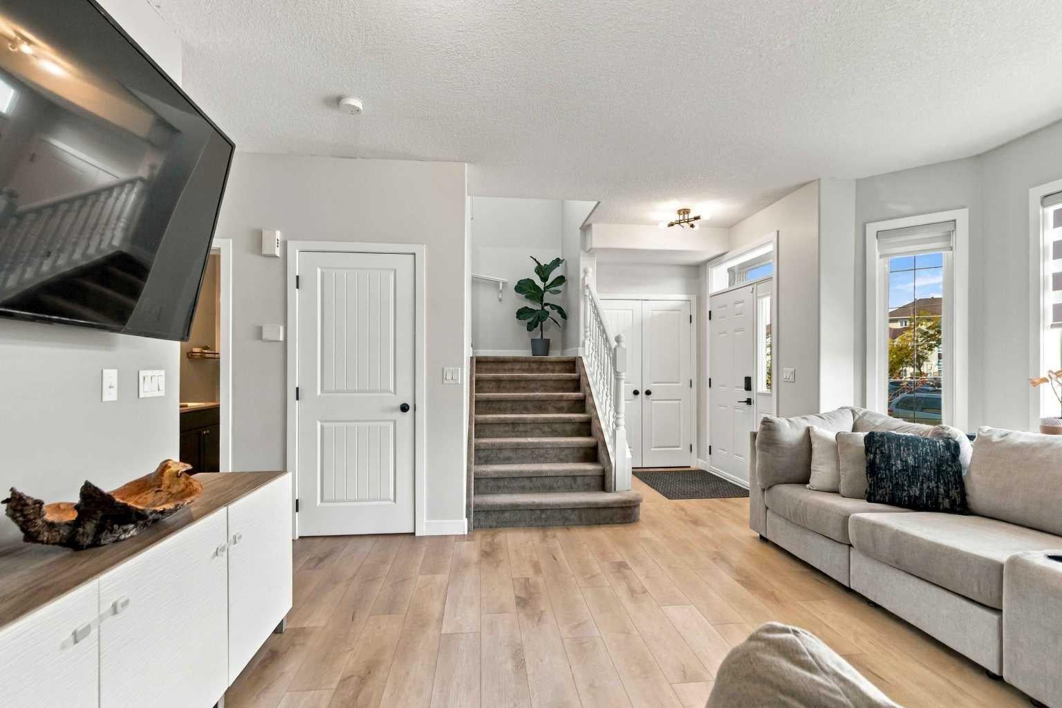 253 Grosbeak Way