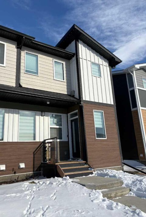 862 Wolf Willow Boulevard SE Calgary AB T2X 5R5