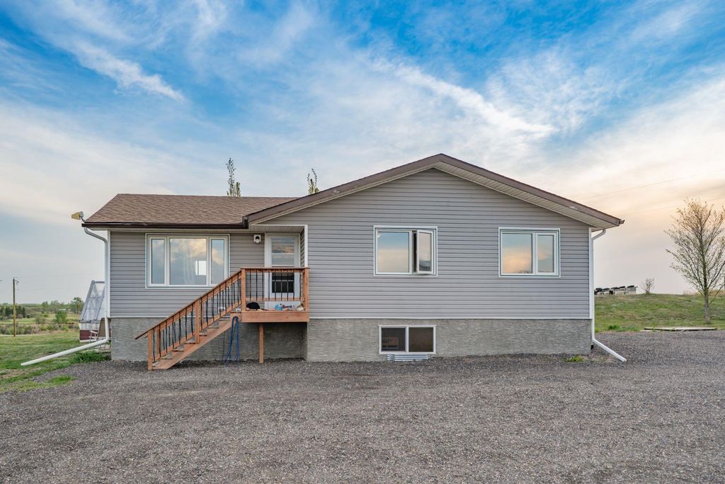 Photo of 253047 Range Road 253, Rural Wheatland County, AB T1P 0W1 (MLS # A2314412)