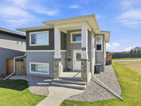 Photo of 25 Victor Close, Sylvan Lake, AB T4S 0P4 (MLS # A2340175)